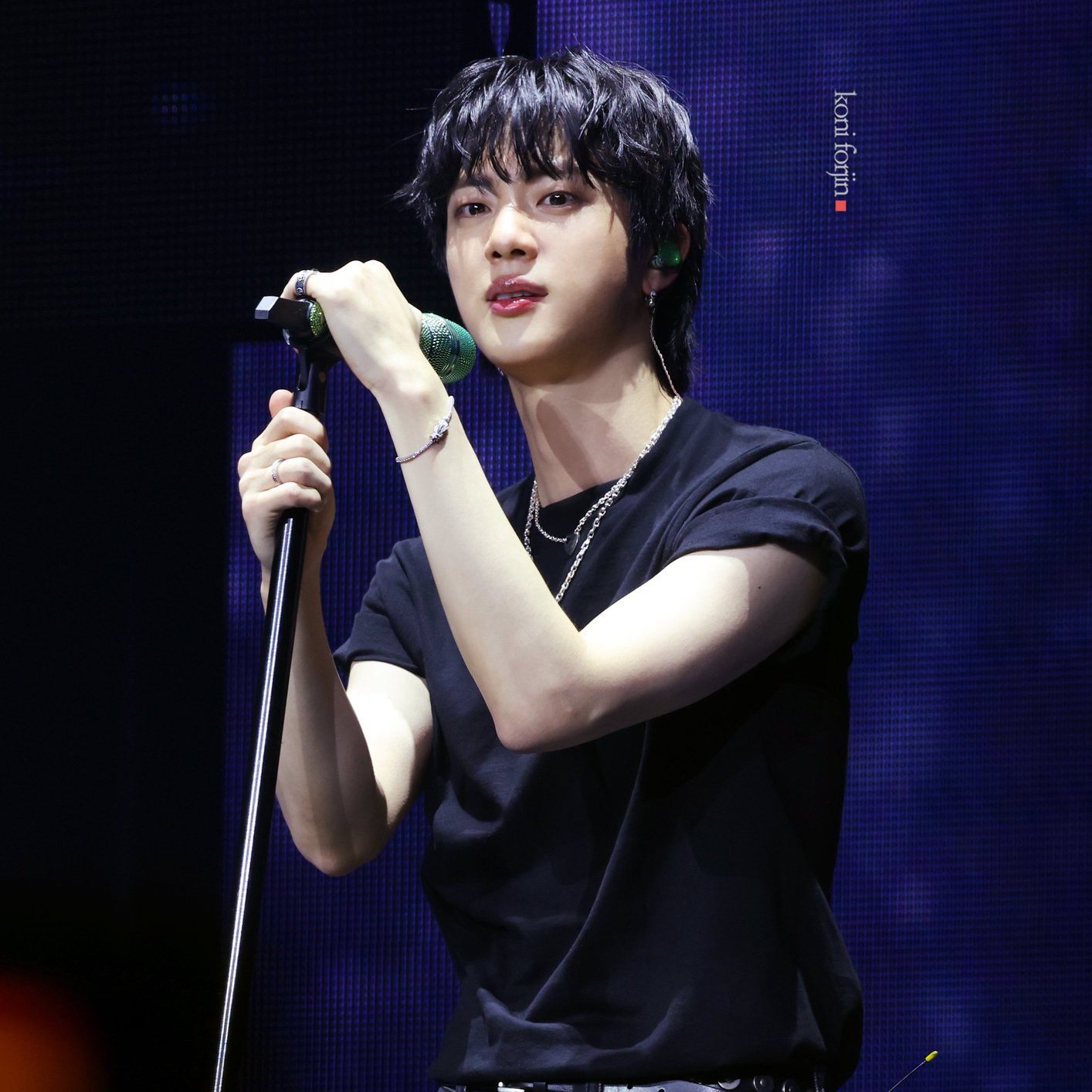 Behind-the-scenes cut of Jin (BTS)