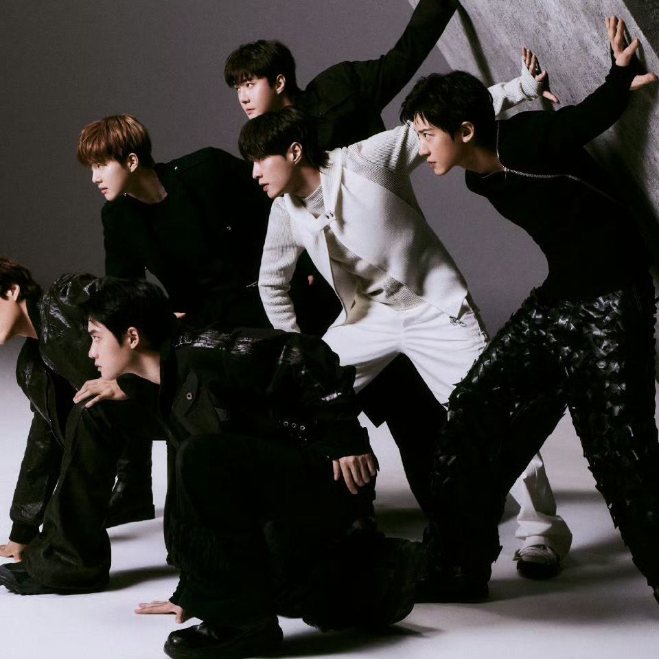 Latest photo of EXO