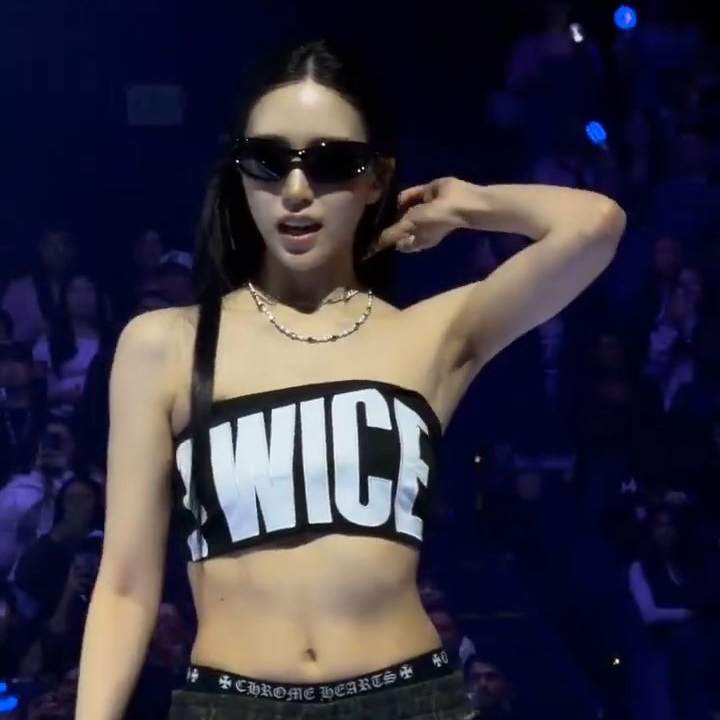 미나 (TWICE)의 최신 사진