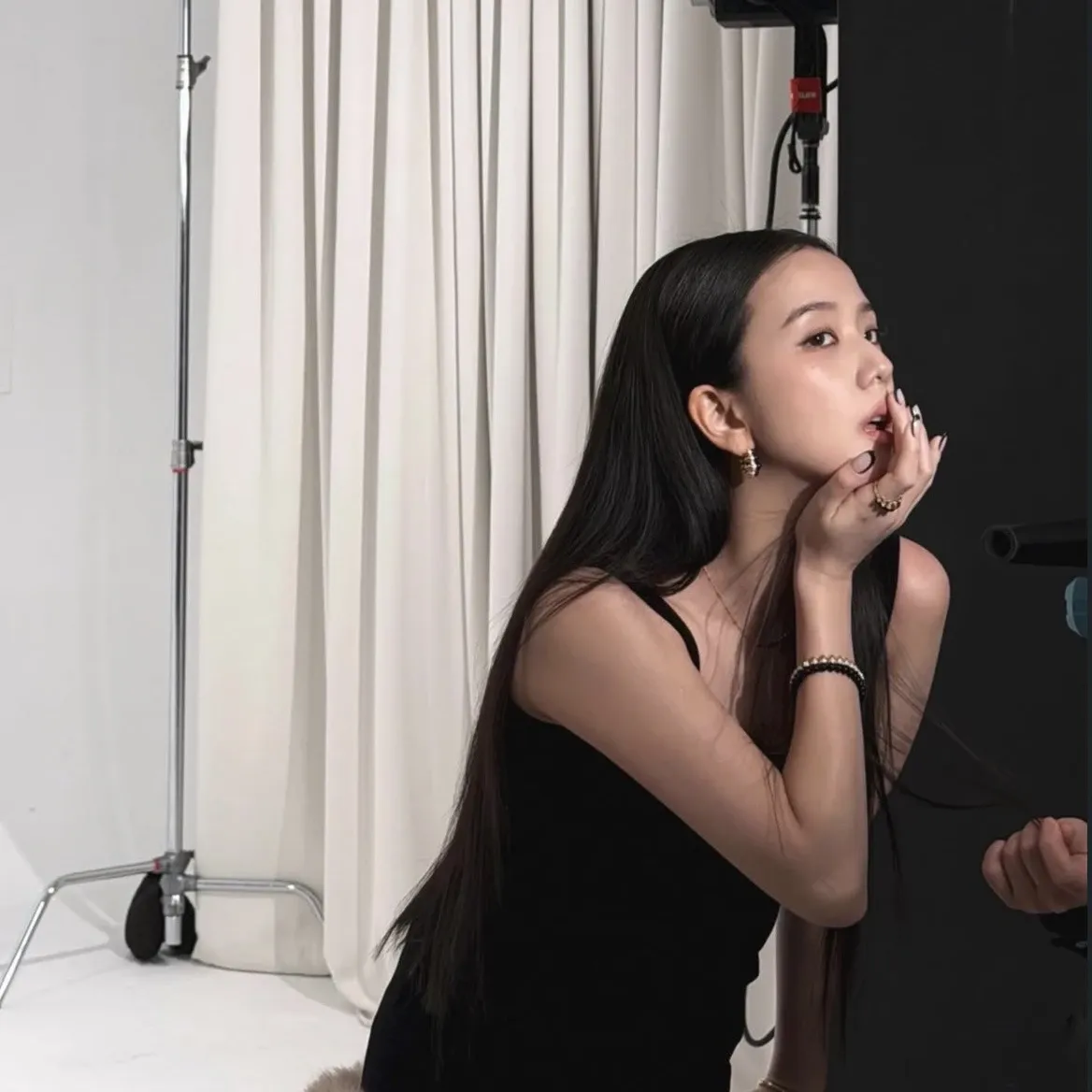 Foto aktivitas terbaru Jisoo (BLACKPINK)