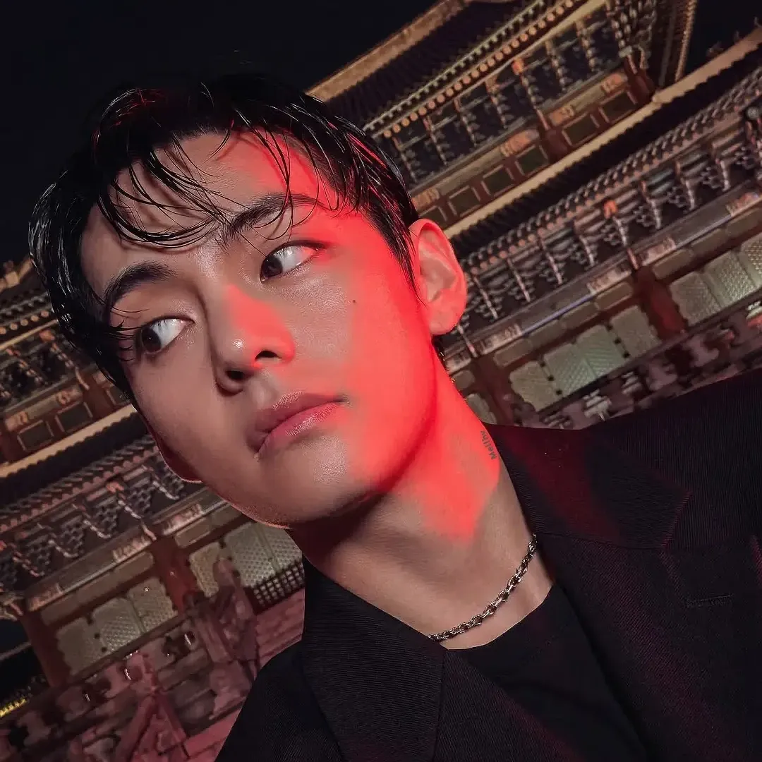 Latest photo of V (BTS)