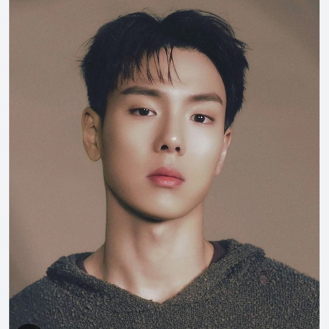 A moment captured by Shownu (MONSTA X)'s fan