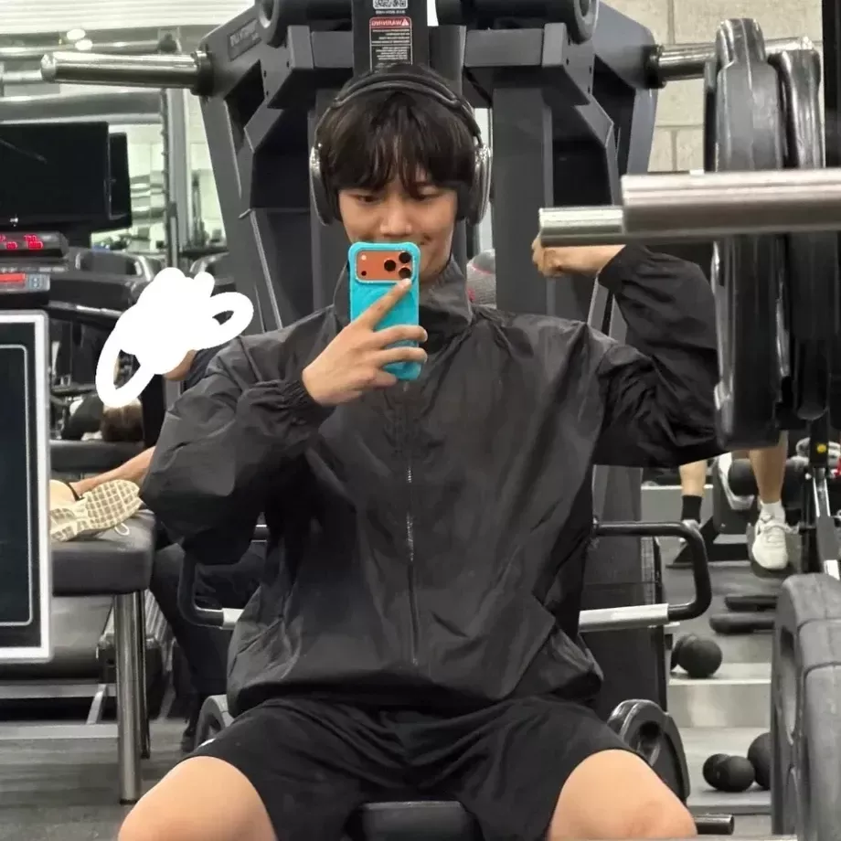 Behind-the-scenes cut of Lim Youngmin