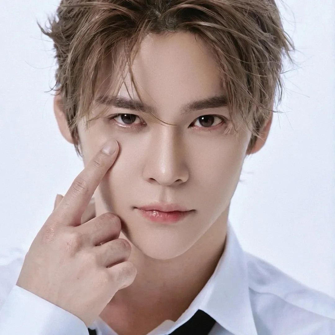 Recent activity shot of Eunseok (RIIZE)