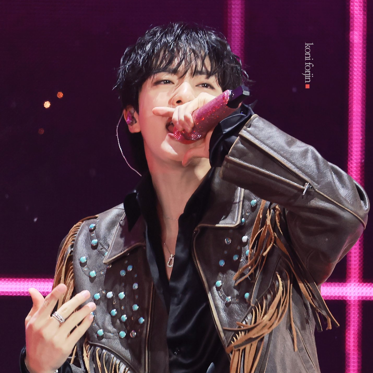 Momen yang diabadikan oleh penggemar Jin (BTS)