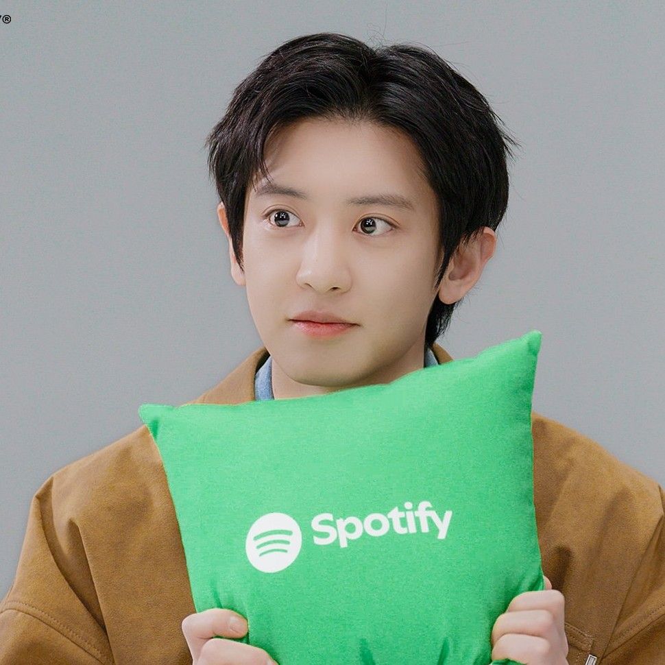 Behind-the-scenes cut of EXO