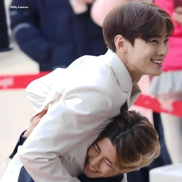 A moment captured by Eunwoo (ASTRO)'s fan