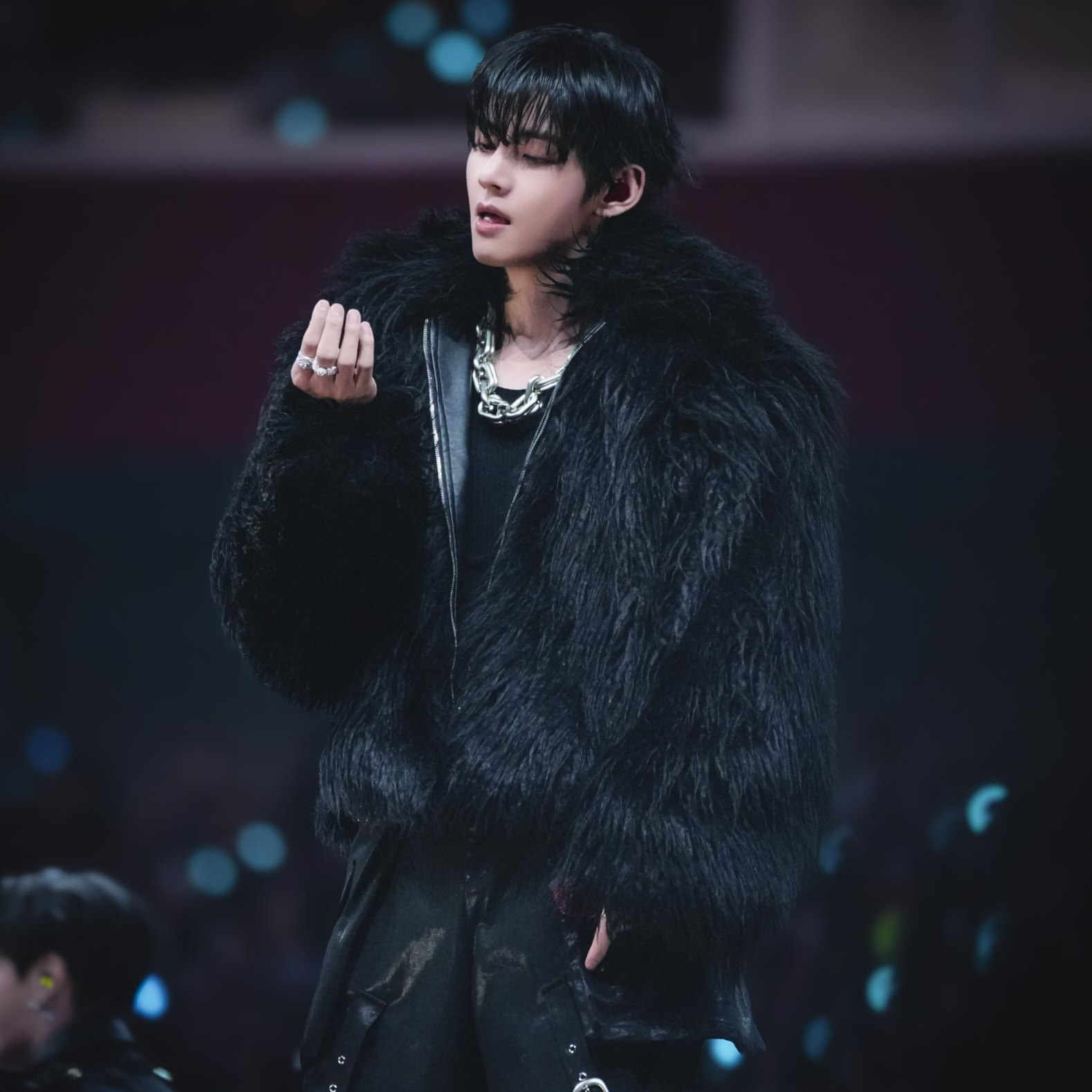 Foto aktivitas terbaru V (BTS)