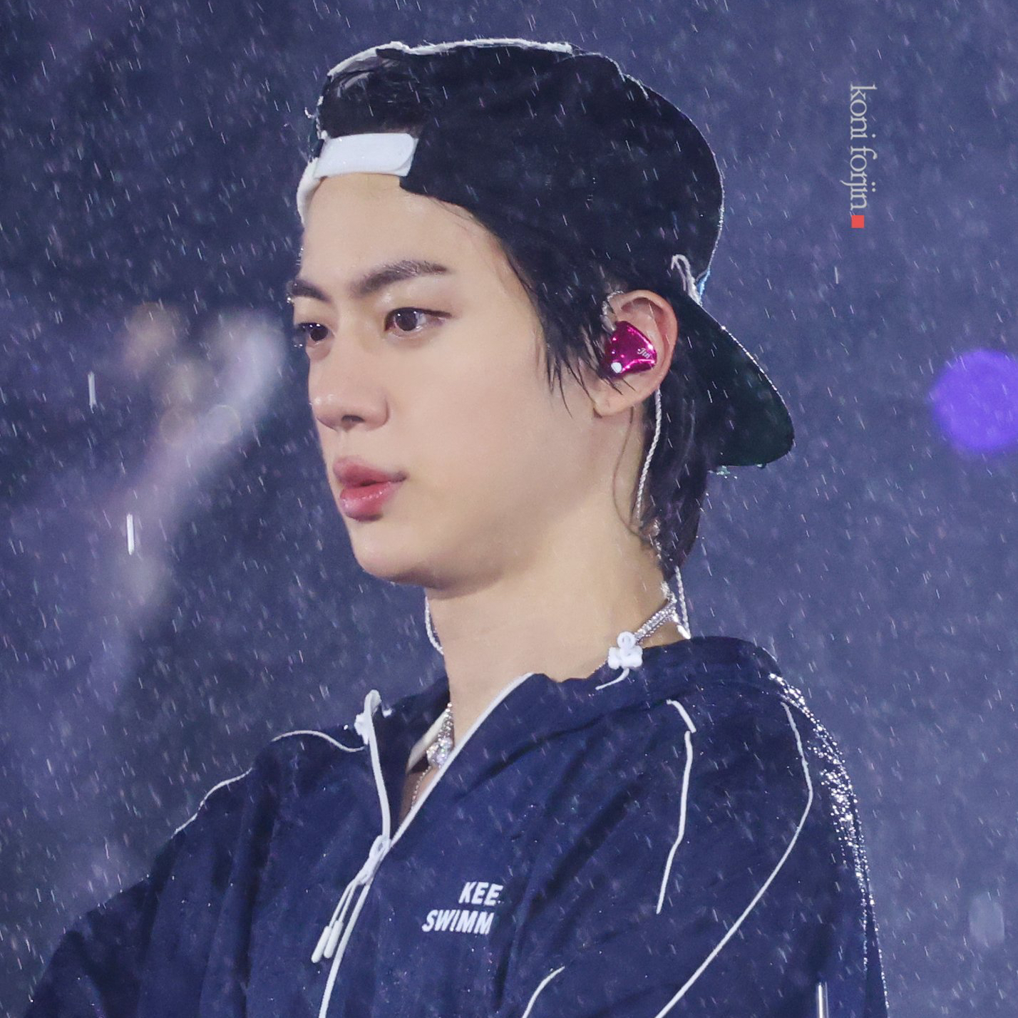 Foto aktivitas terbaru Jin (BTS)