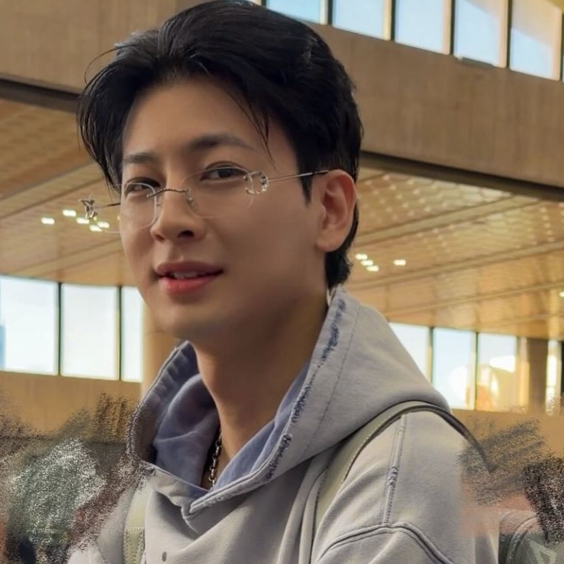 A moment captured by SONG (iKON)'s fan