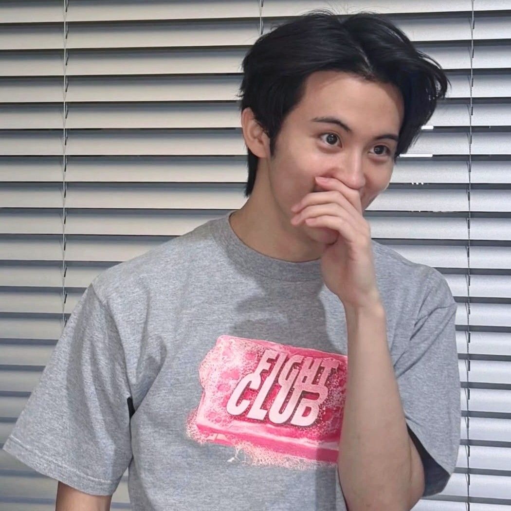 Behind-the-scenes cut of Mark
