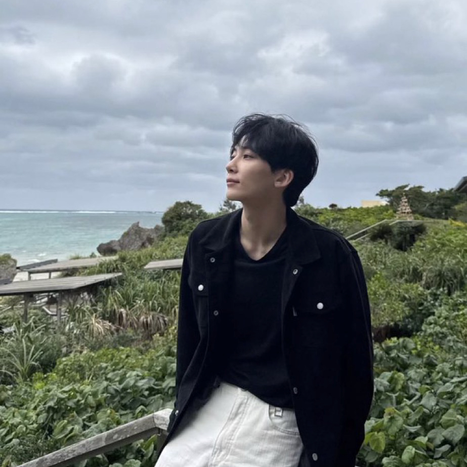 A moment captured by Jeonghan (SEVENTEEN)'s fan