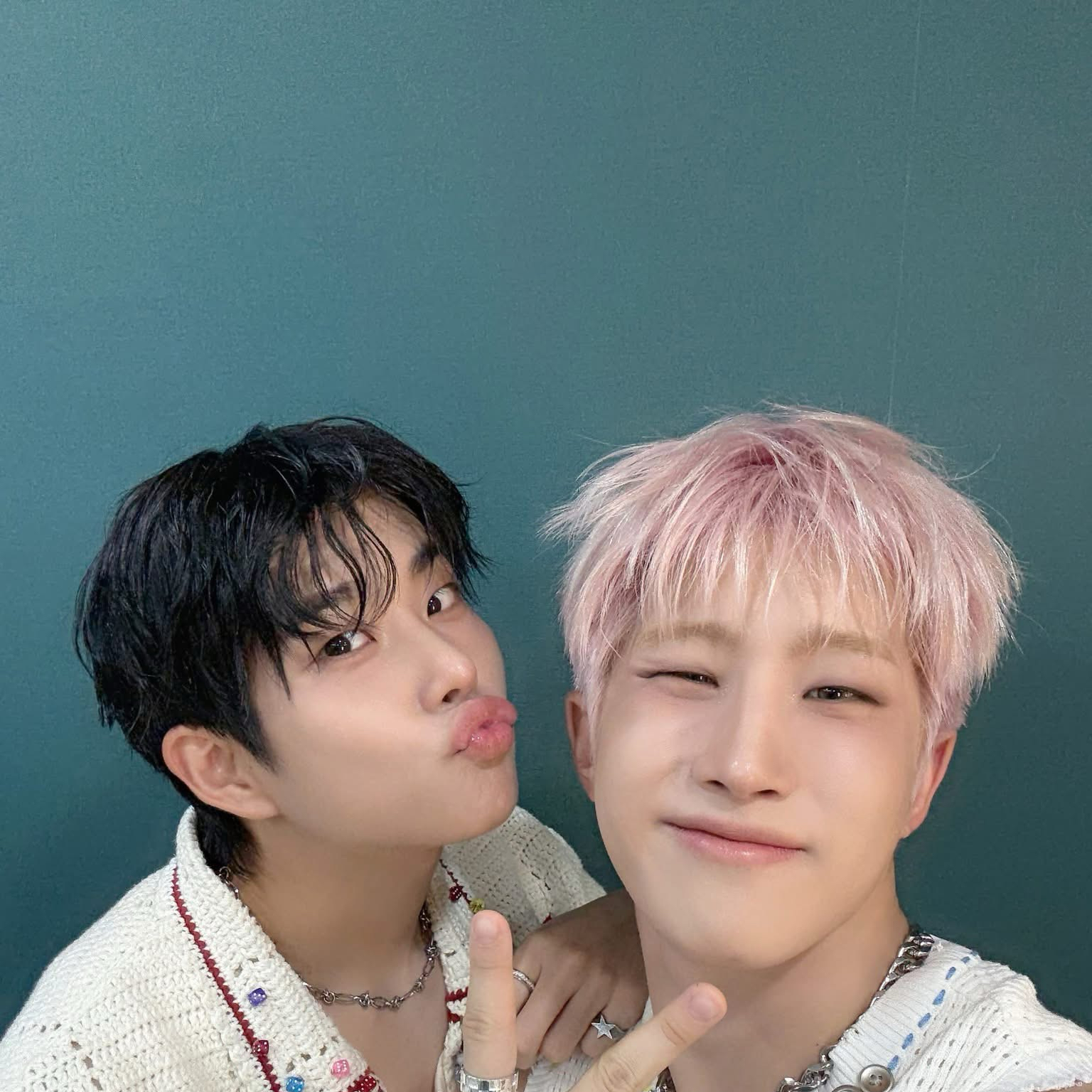 아스트로의 최신 사진