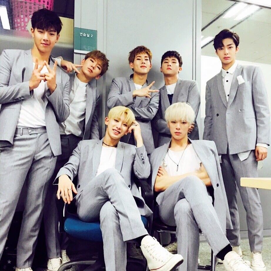 Foto aktivitas terbaru MONSTA X