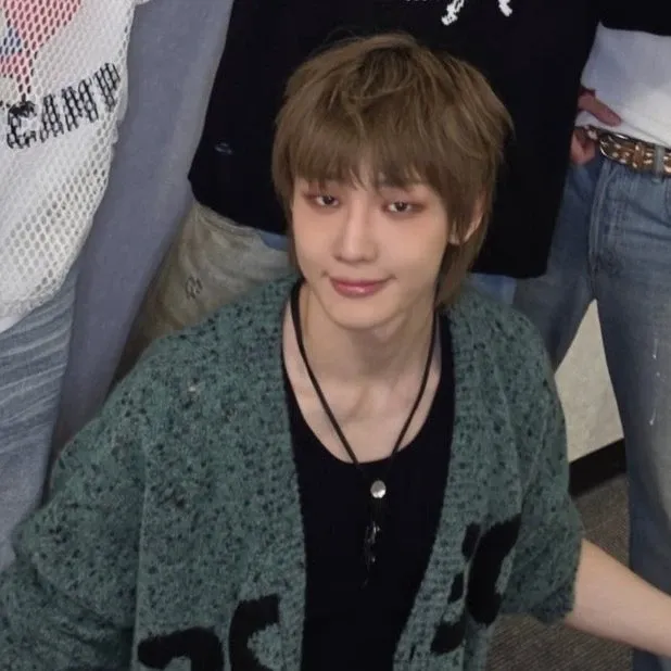 Behind-the-scenes cut of Junhyeok (TNX)