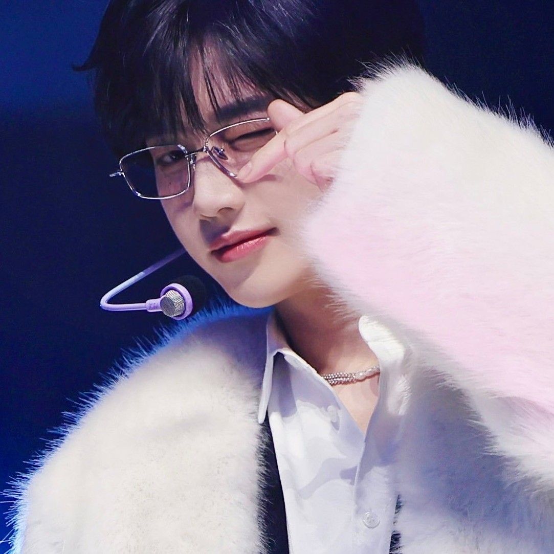 Behind-the-scenes cut of Zhang Hao (ZEROBASEONE)