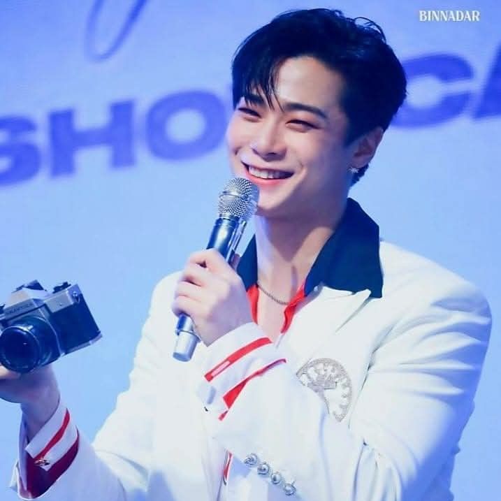 Behind-the-scenes cut of Moonbin (ASTRO)