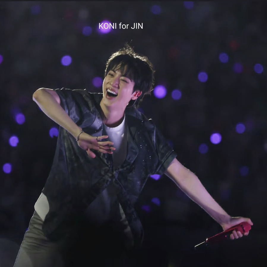 Momen yang diabadikan oleh penggemar Jin (BTS)