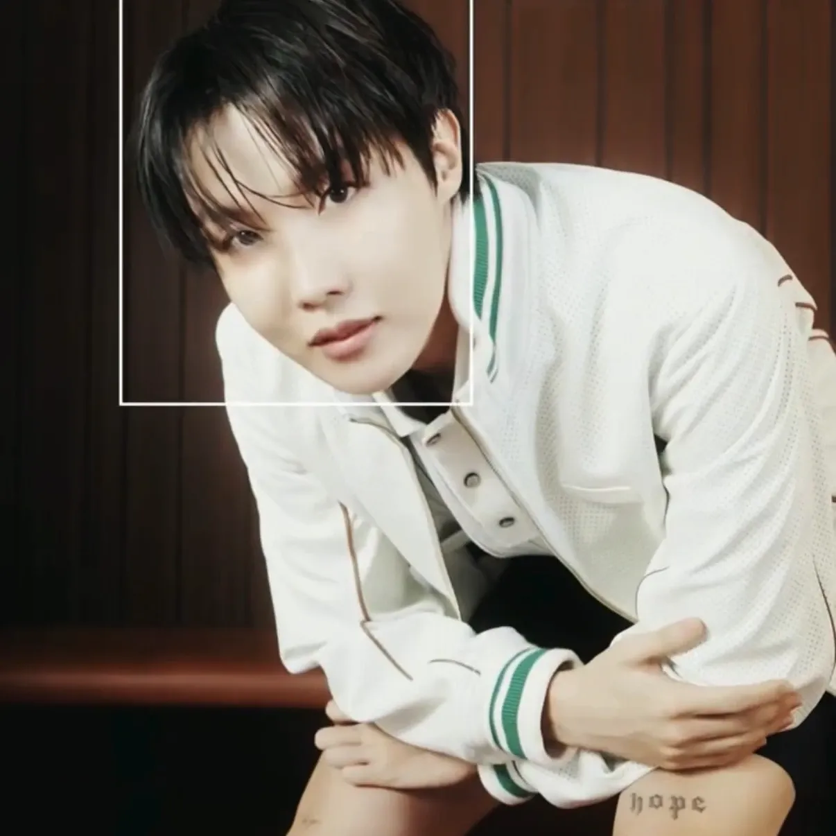 Foto terbaru j-hope (BTS)