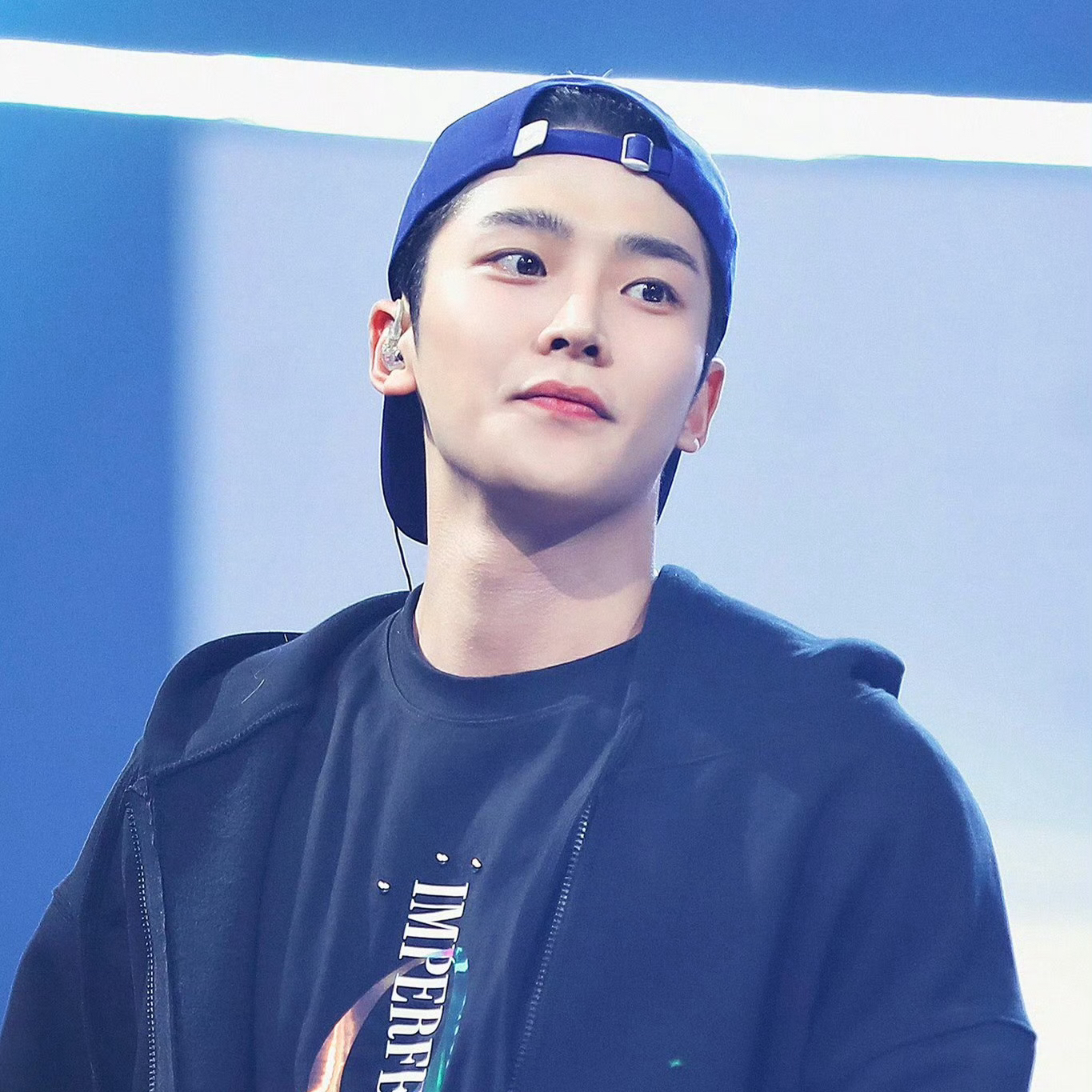 Behind-the-scenes cut of Rowoon