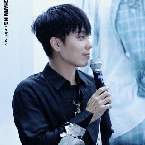 Recent activity shot of Eun Jiwon (SECHSKIES)