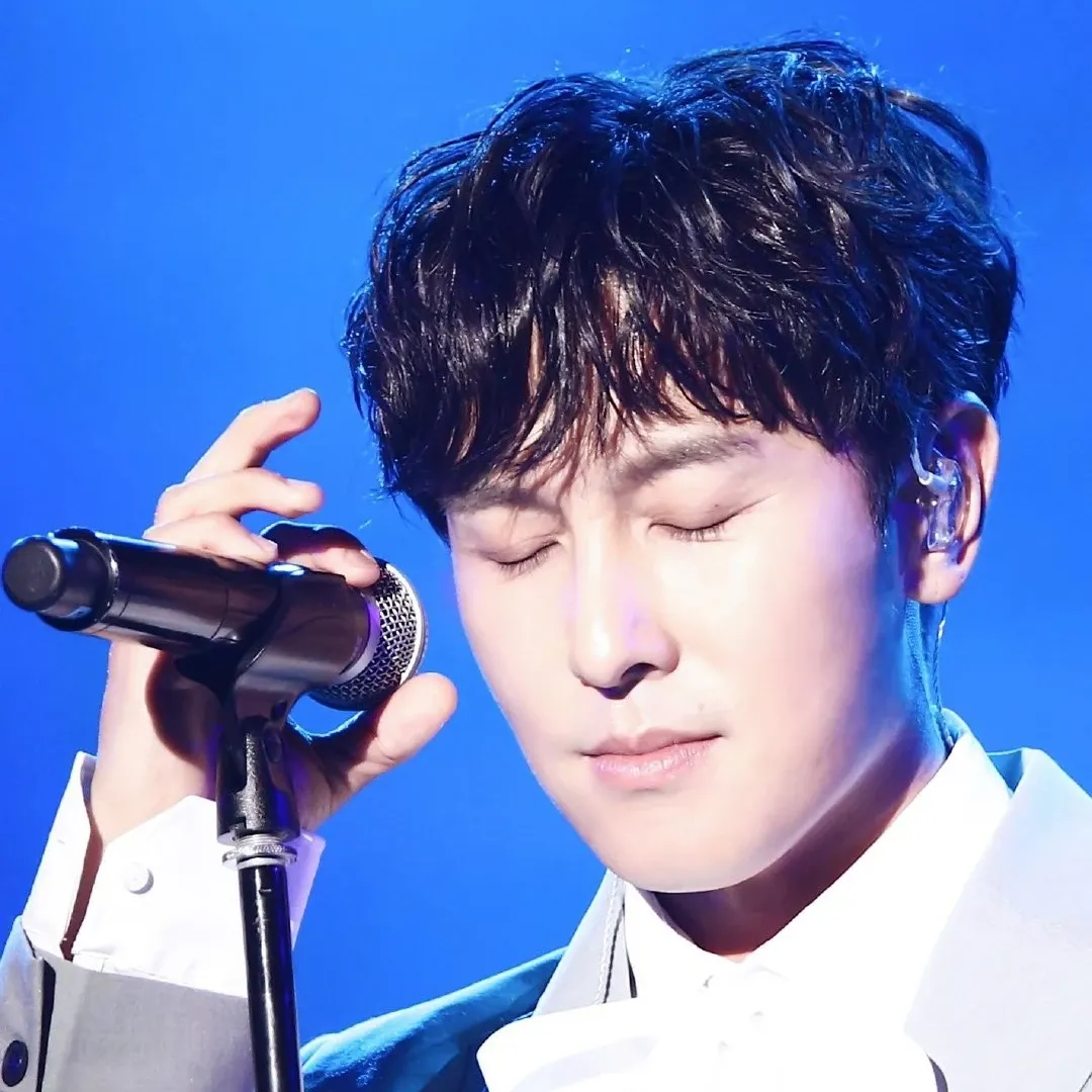 Recent activity shot of Kim Dongwan (SHINHWA)