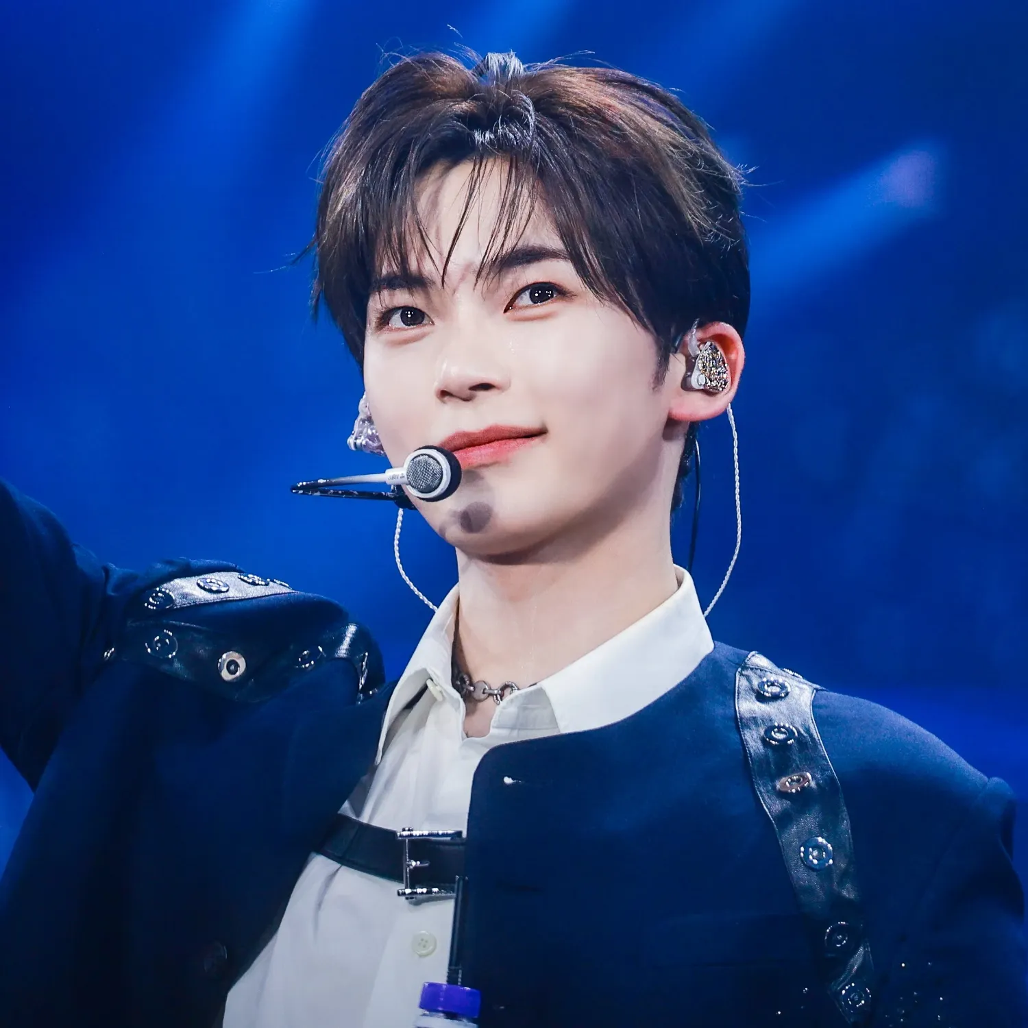 A moment captured by Sung Hanbin (ZEROBASEONE)'s fan