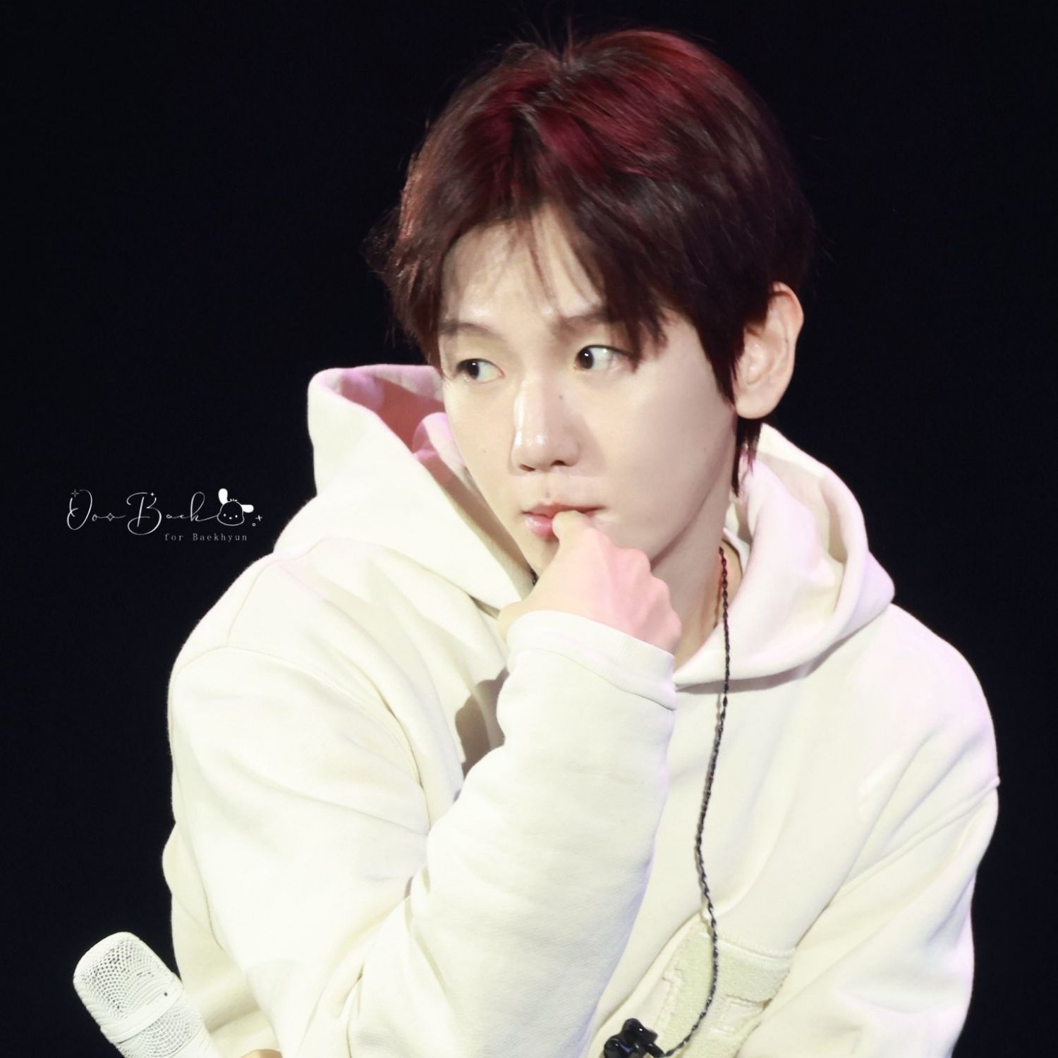 백현 (EXO)의 비하인드 컷