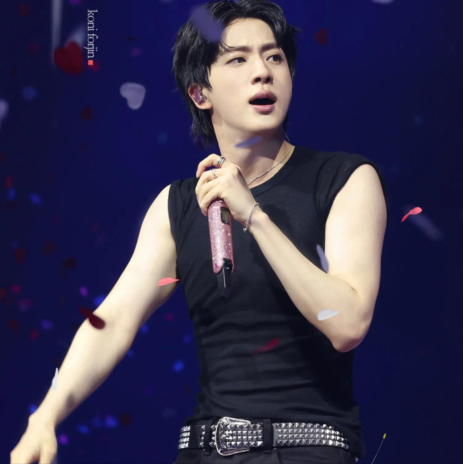 Momen yang diabadikan oleh penggemar Jin (BTS)