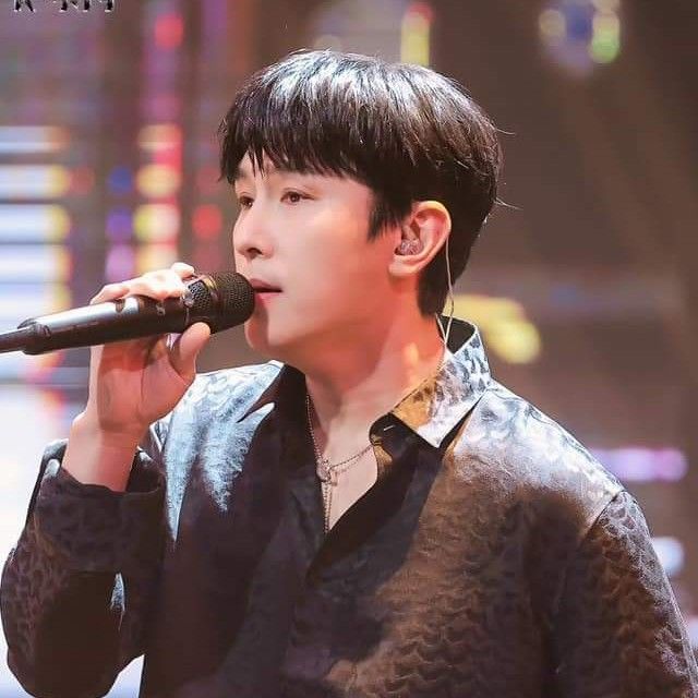 Behind-the-scenes cut of Kim Dongwan (SHINHWA)