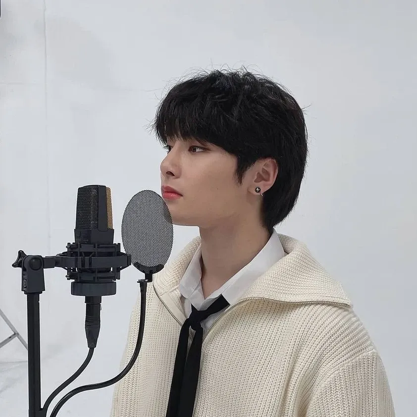 Behind-the-scenes cut of Stray Kids