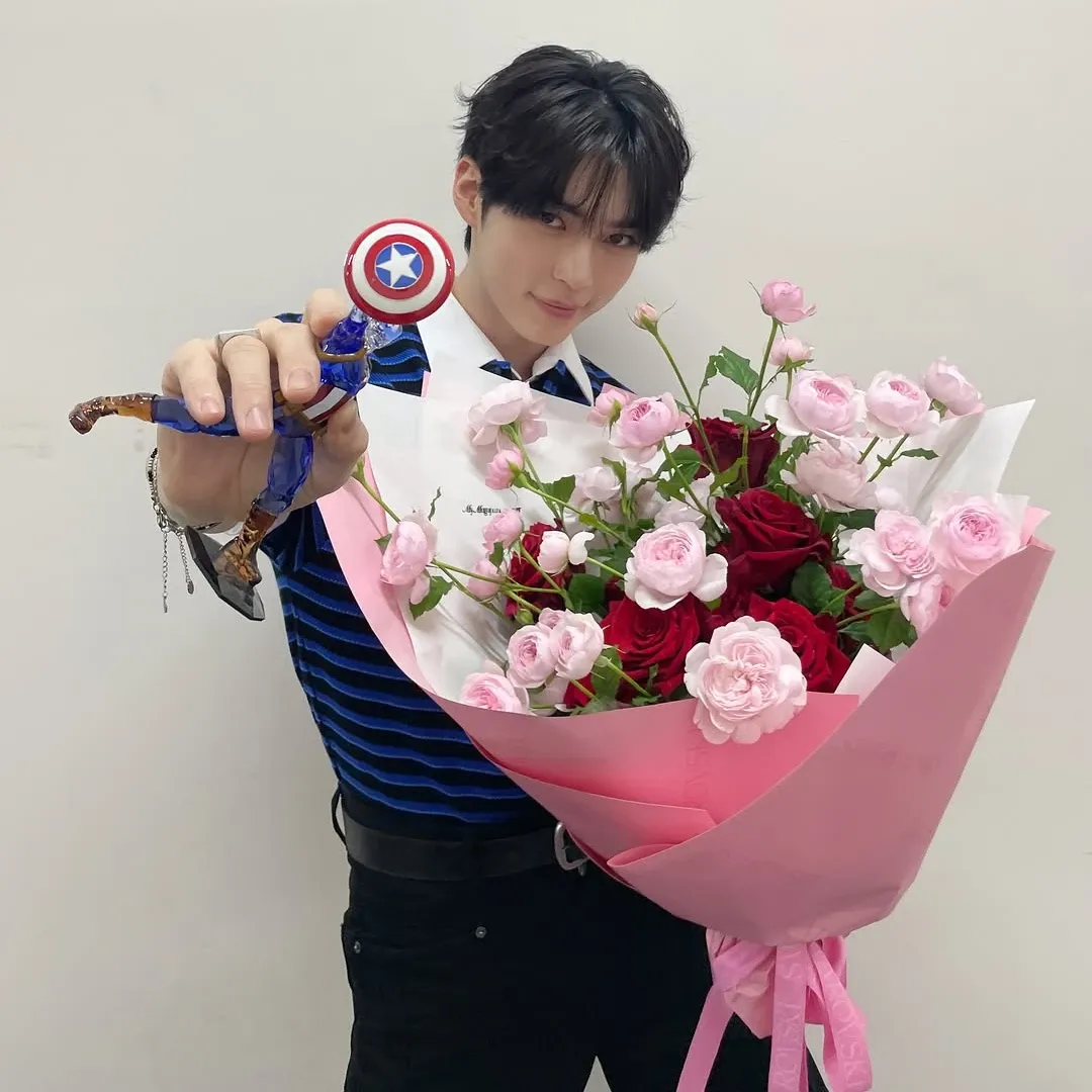 Recent activity shot of Sung Hanbin (ZEROBASEONE)
