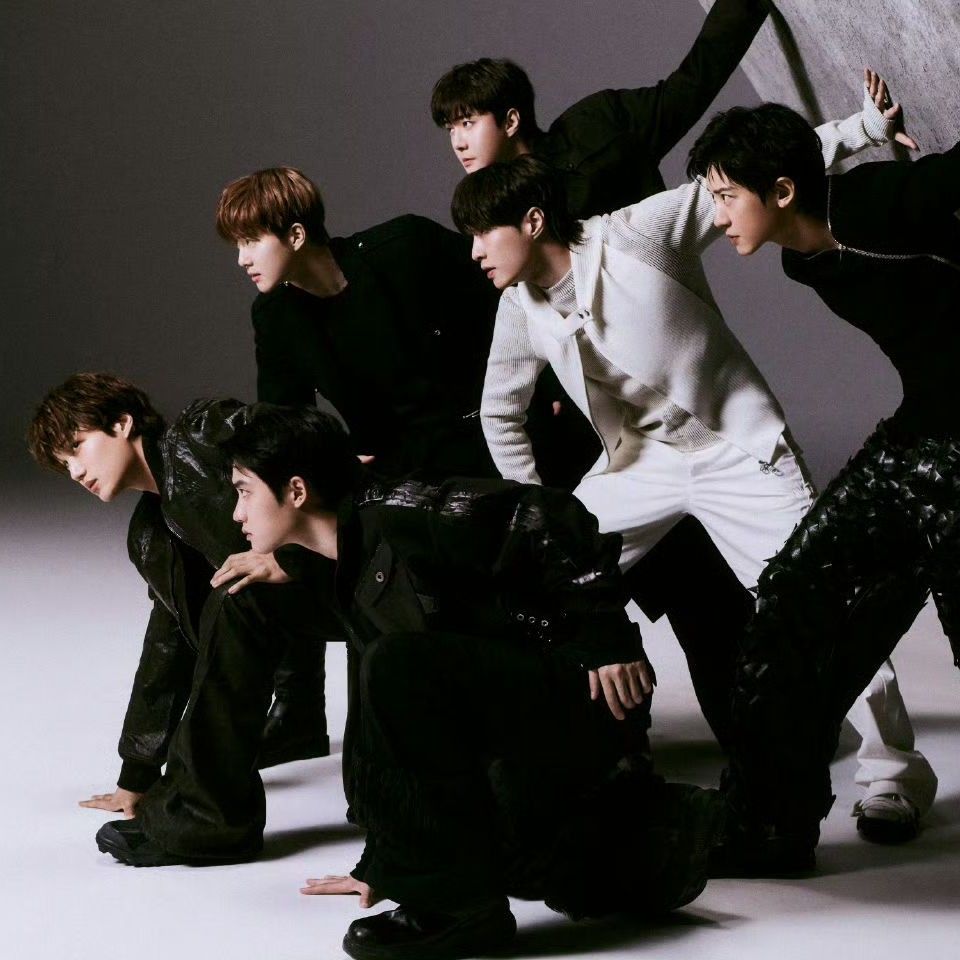 Latest photo of EXO