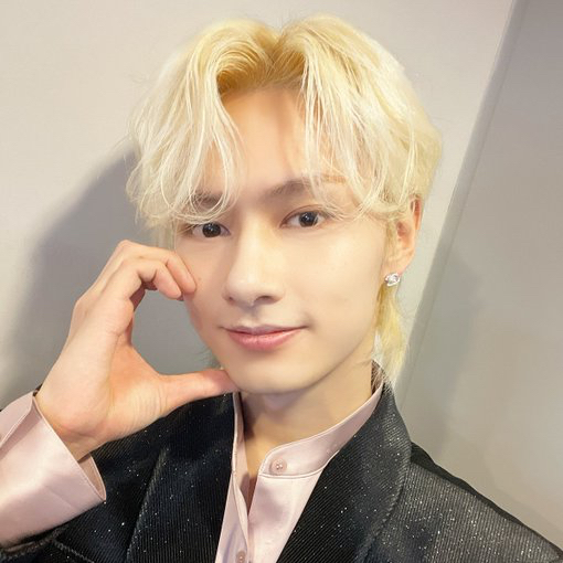 Latest photo of Jun (SEVENTEEN)