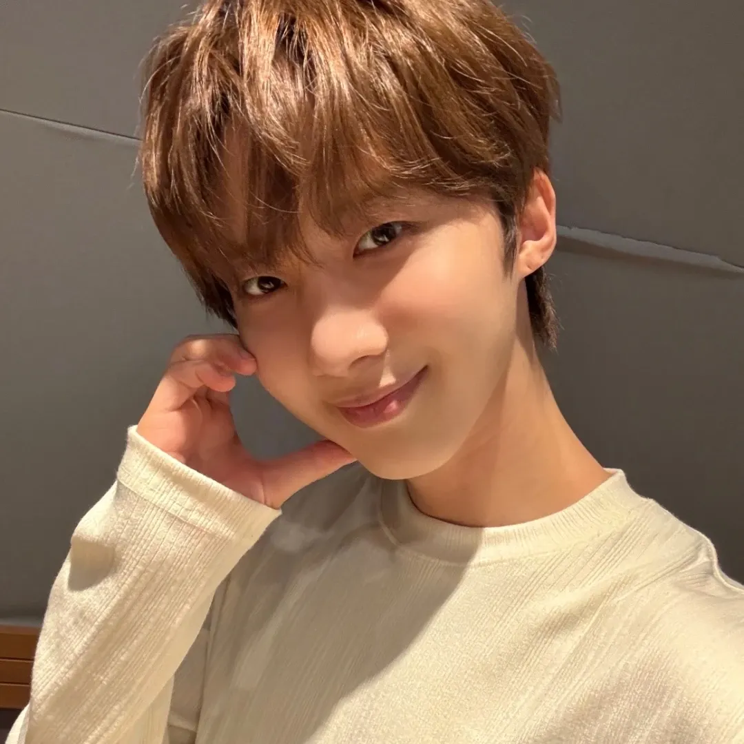 Behind-the-scenes cut of Hui (PENTAGON)