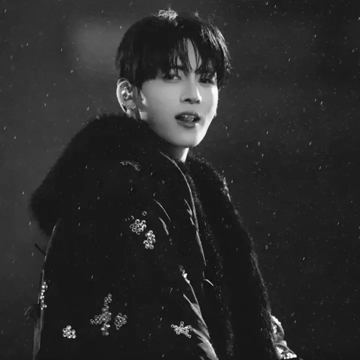 Foto aktivitas terbaru Jungkook (BTS)