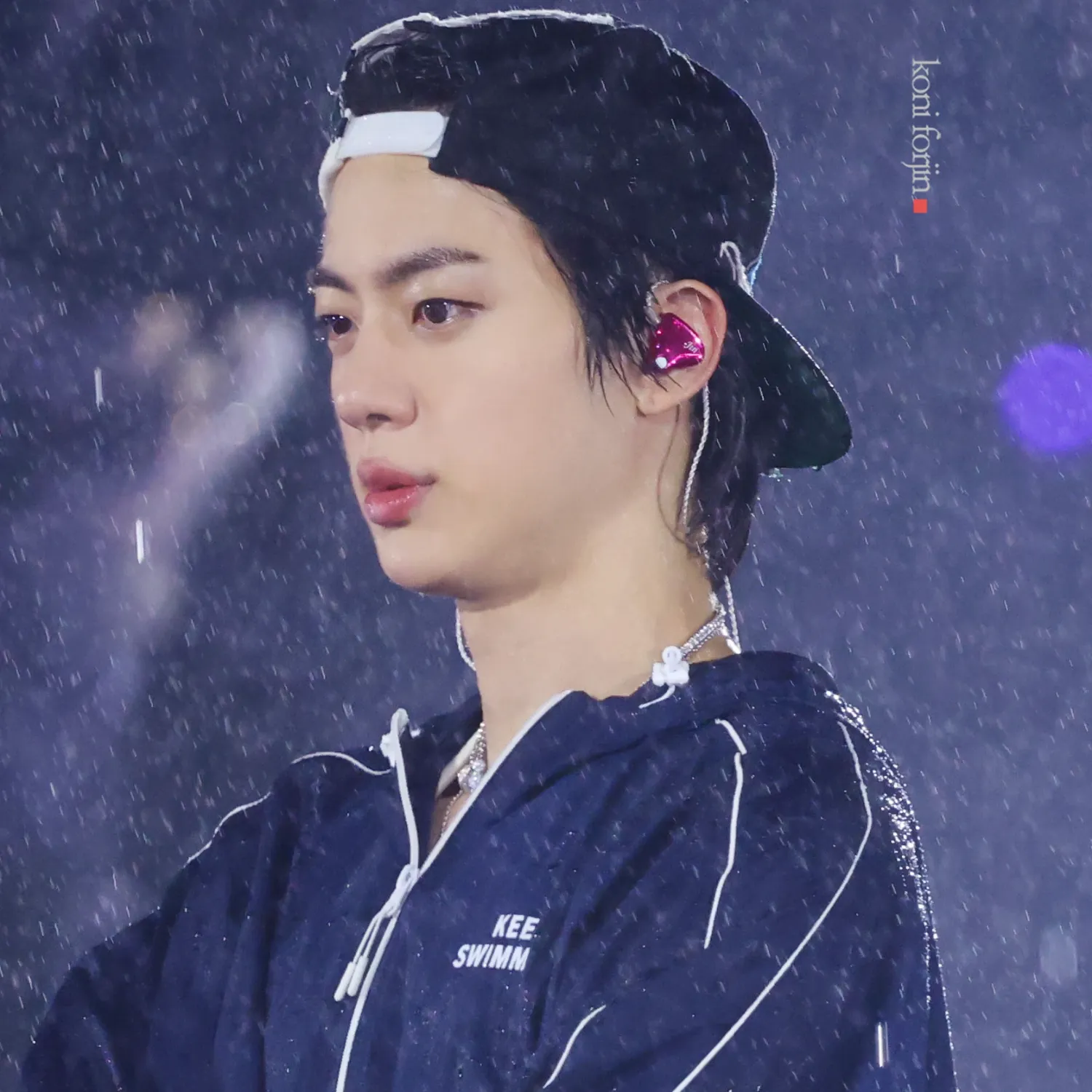 Foto aktivitas terbaru Jin (BTS)