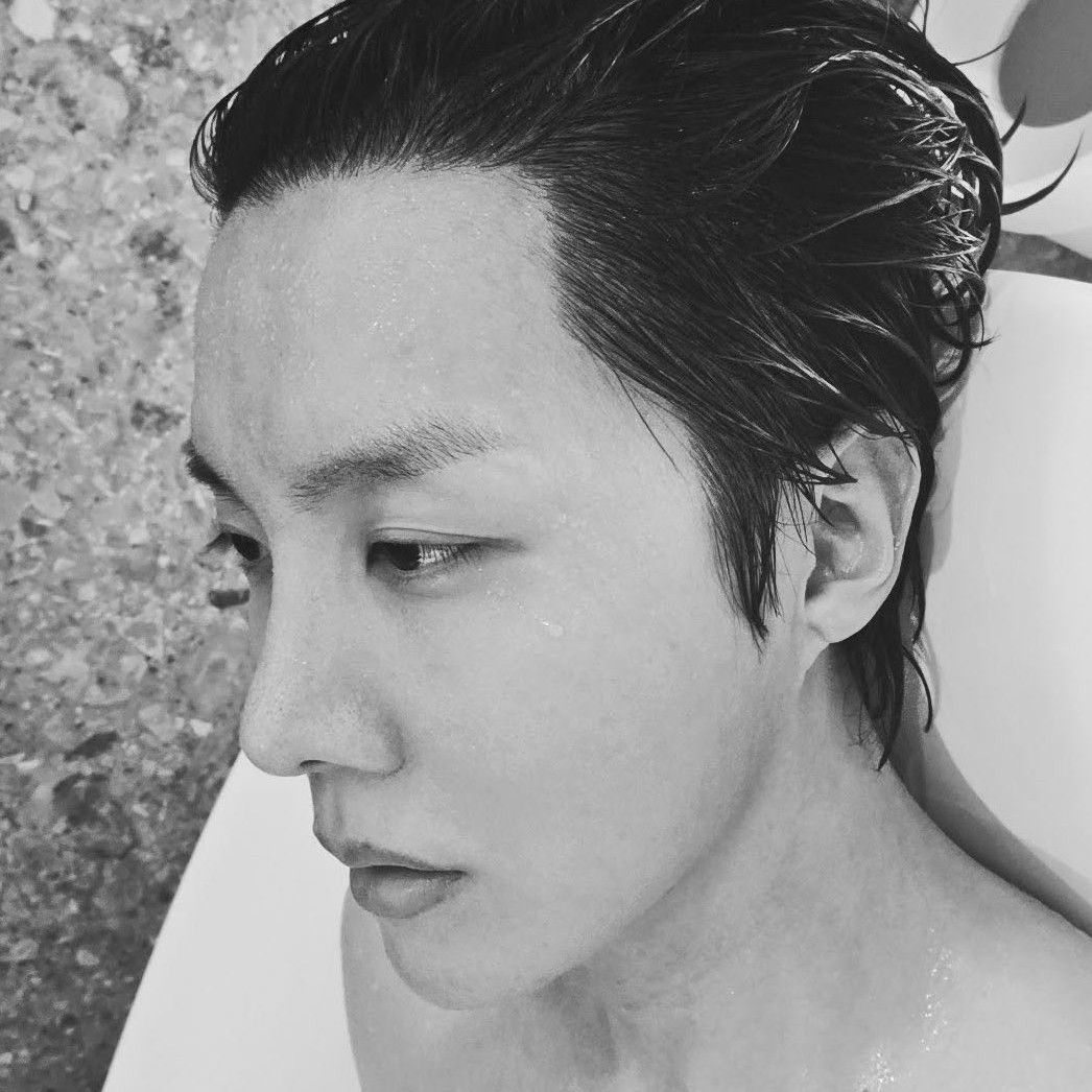 Momen yang diabadikan oleh penggemar j-hope (BTS)