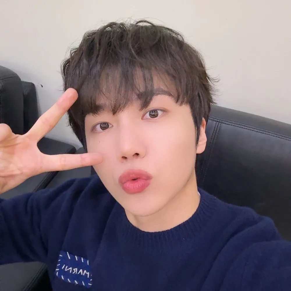 Recent activity shot of Jinho (PENTAGON)