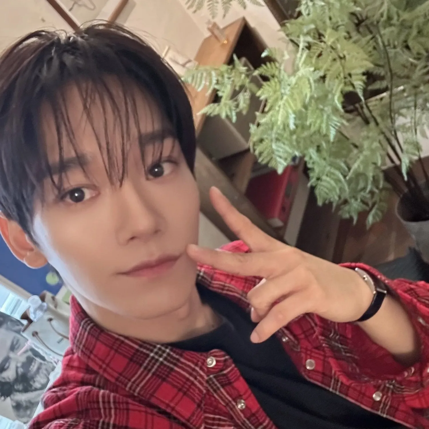 Behind-the-scenes cut of Chen (EXO)