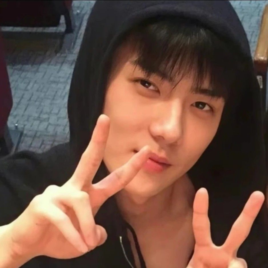 Behind-the-scenes cut of EXO