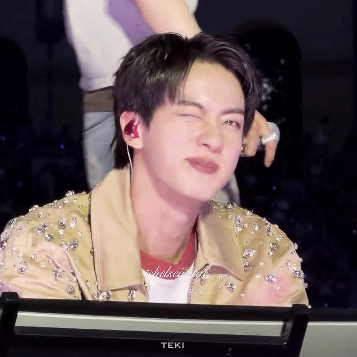 Momen yang diabadikan oleh penggemar Jin (BTS)