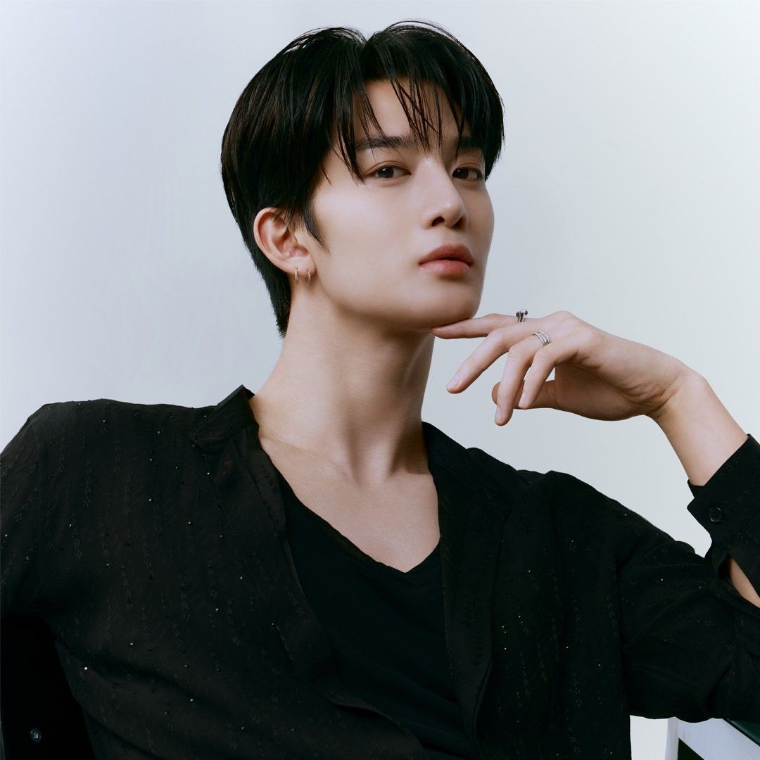 Behind-the-scenes cut of Bae Jinyoung