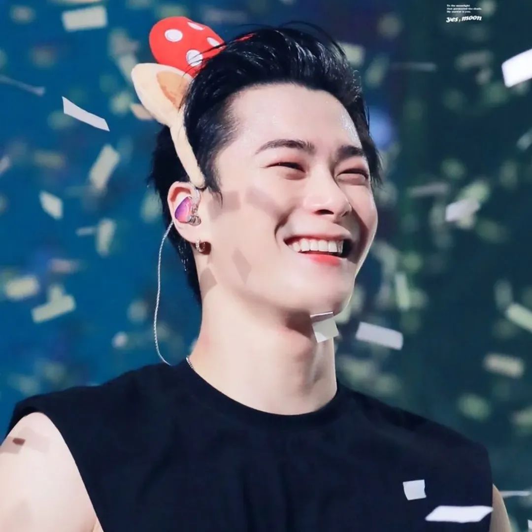 A moment captured by Moonbin (ASTRO)'s fan