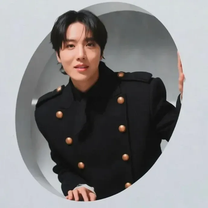 J-hope (防彈少年團)的最新照片