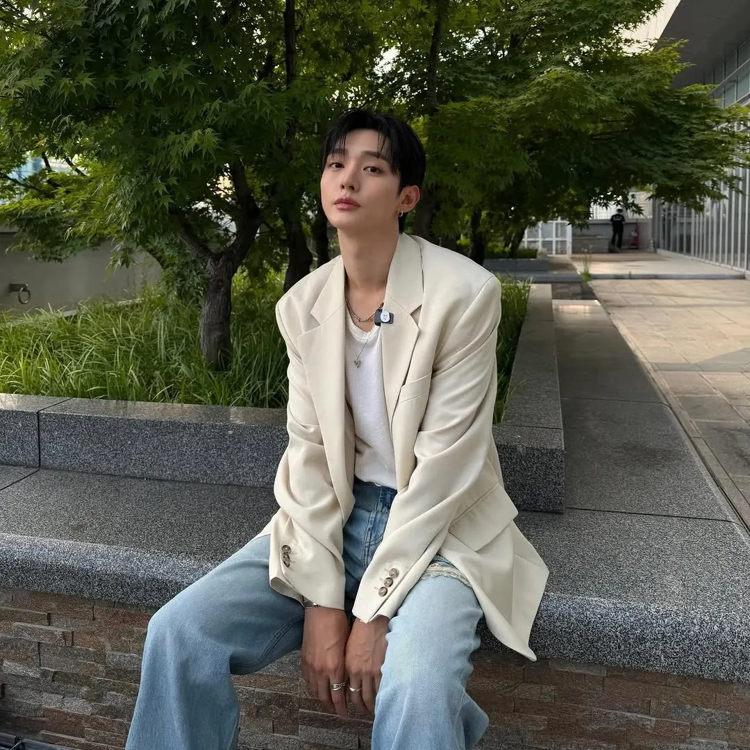 Behind-the-scenes cut of Yoon Jisung