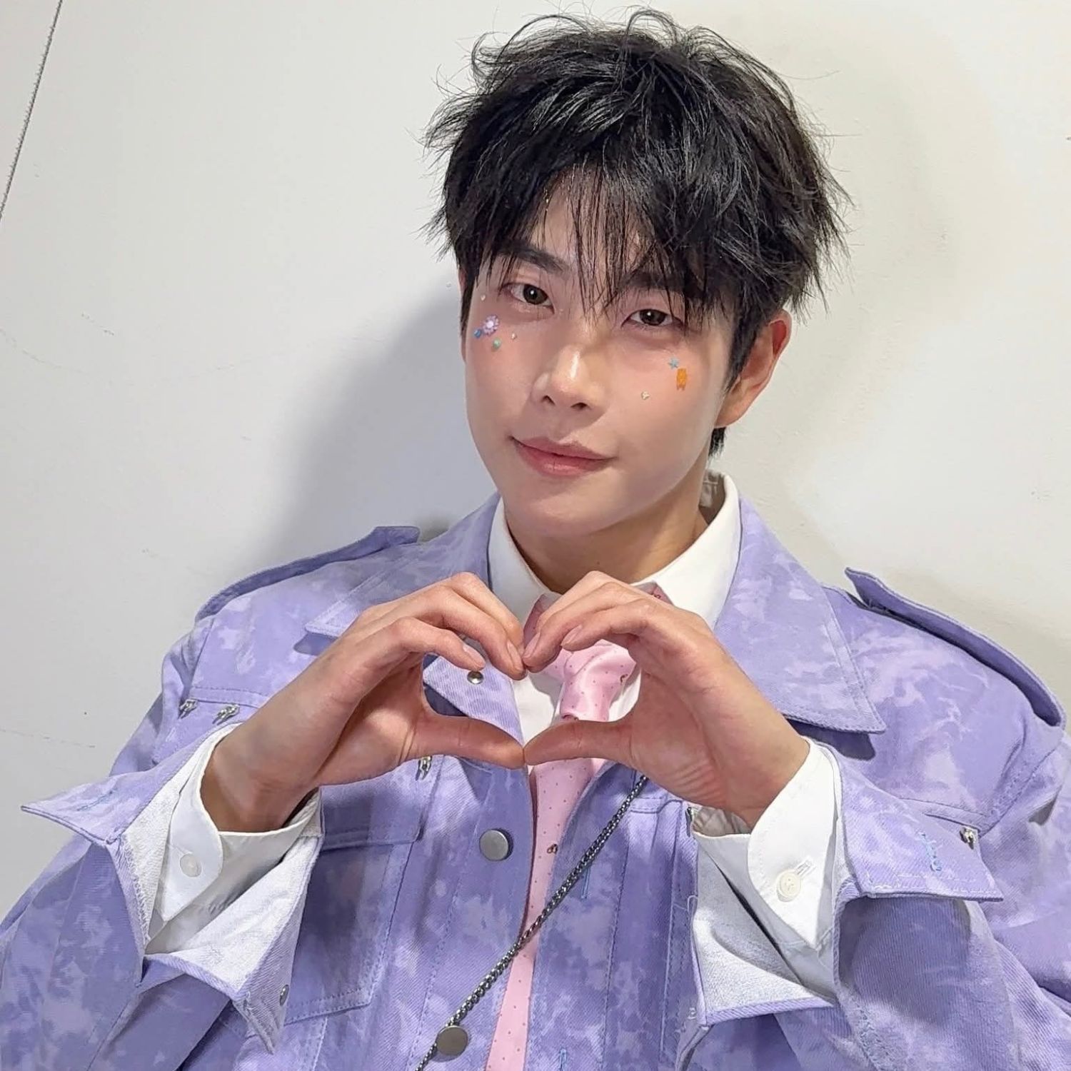 A moment captured by MJ (ASTRO)'s fan