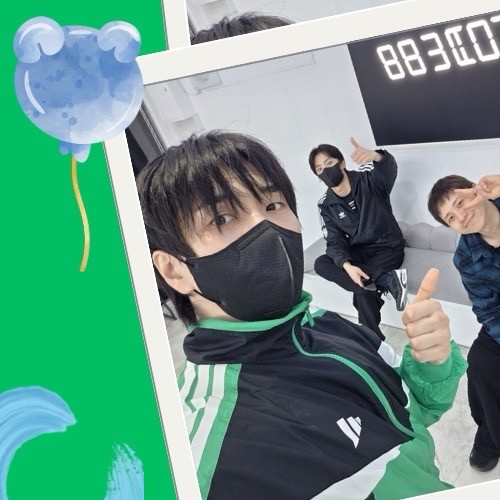 Signature photo of B1A4 capturing their charm