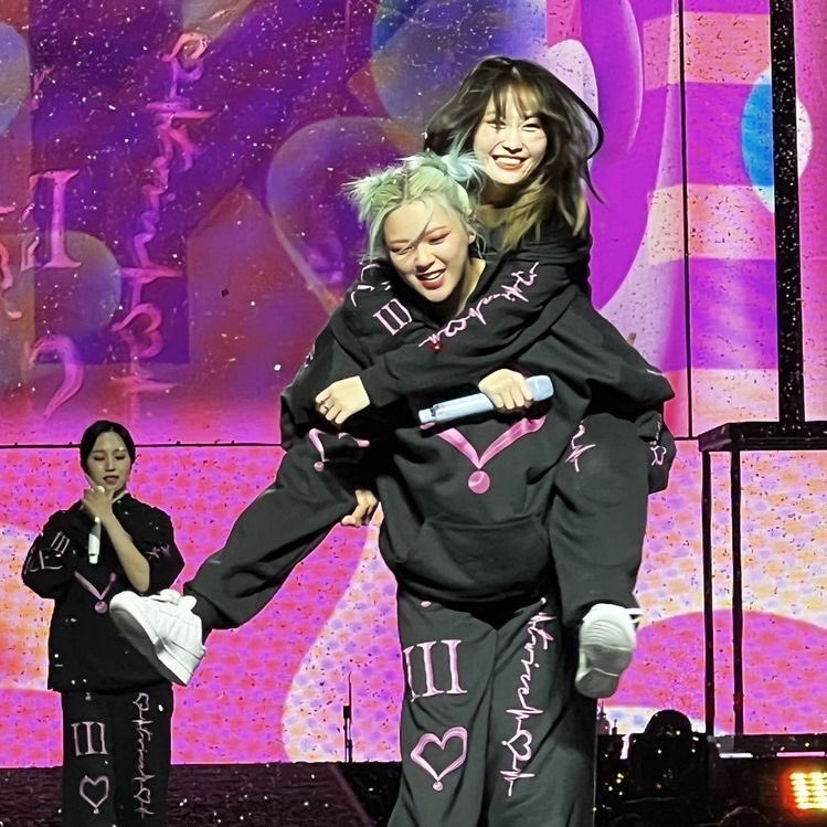 모모 (TWICE)의 최신 사진