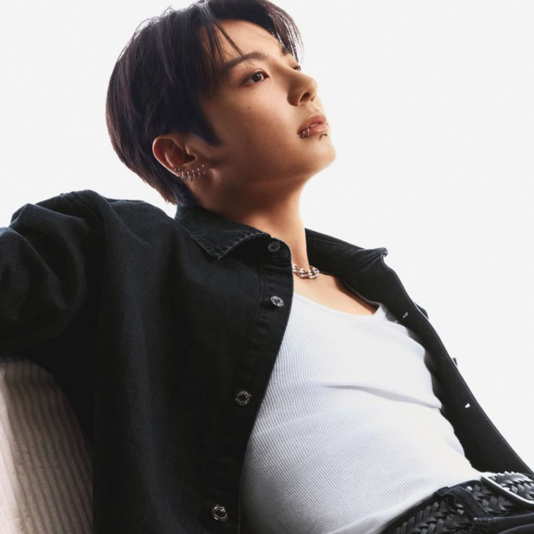 Foto aktivitas terbaru Jungkook (BTS)